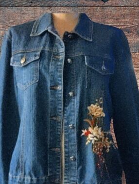 Jean jacket with embroidery